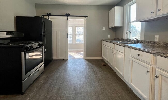 Building Photo - Gorgeous 5 bedroom home in Minneapolis!