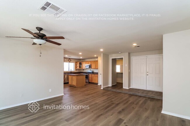 Foto del edificio - 7115 W Carol Ave