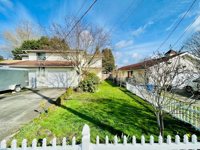 Foto del edificio - 713 8th Ave Pl NW
