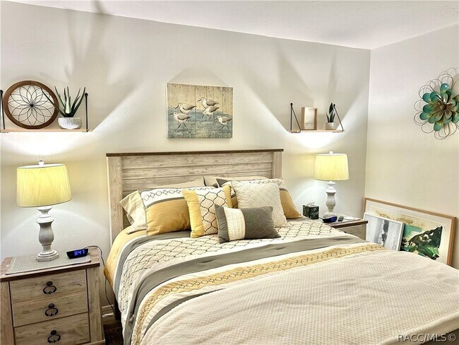 Foto del edificio - 636 E Gilchrist Ct