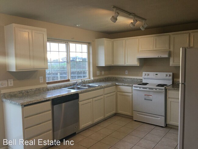 Building Photo - 3 br, 1.5 bath House - 4486 Fergus Ave