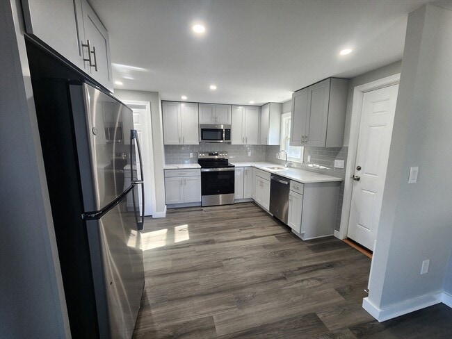 Building Photo - 11 Regina Rd