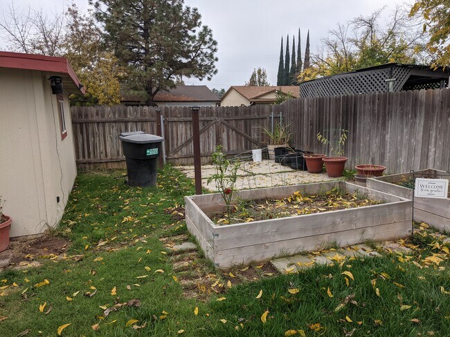 Building Photo - 1031 Lomita Way