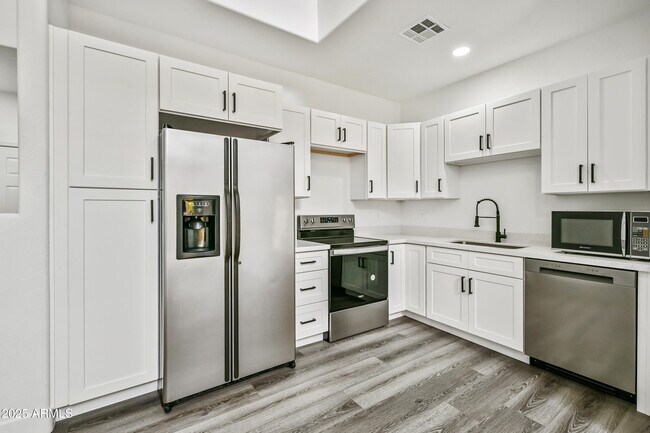 Building Photo - 15679 N 29th St