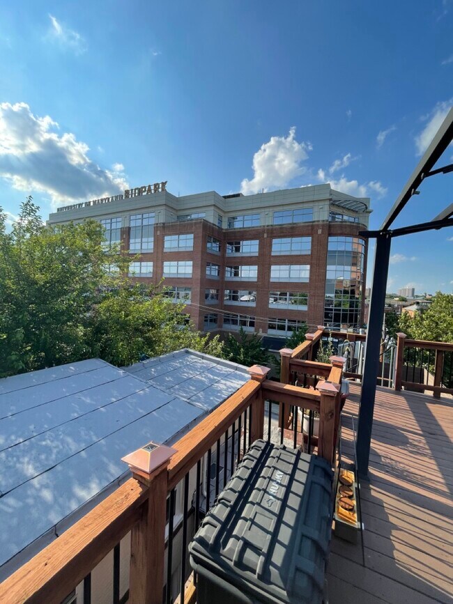 Foto del edificio - 806 Hollins St