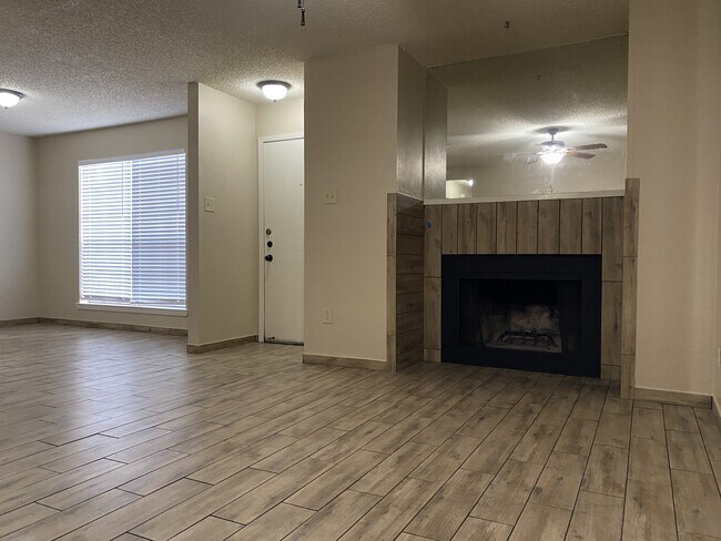 Foto del edificio - 310 E Denton Dr
