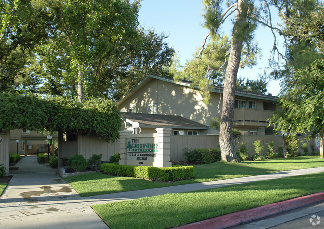 Foto principal de 5770 E Kings Canyon Rd - The Greenery Apartments