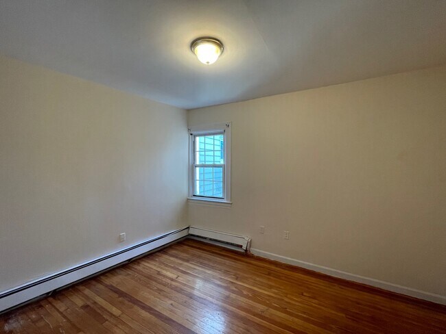 Building Photo - 363 Warburton Ave