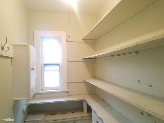 Building Photo - 2 br, 1 bath Apartment - 2649 N Weil St