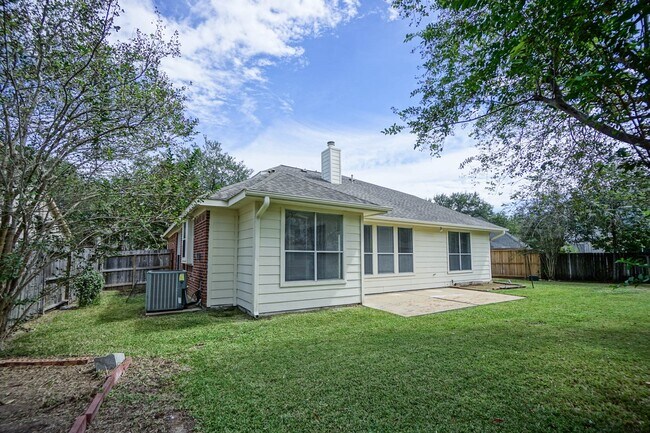 Building Photo - 918 Featherbrook Ct