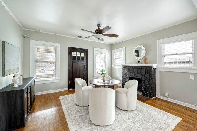 Building Photo - 721 E 16th St