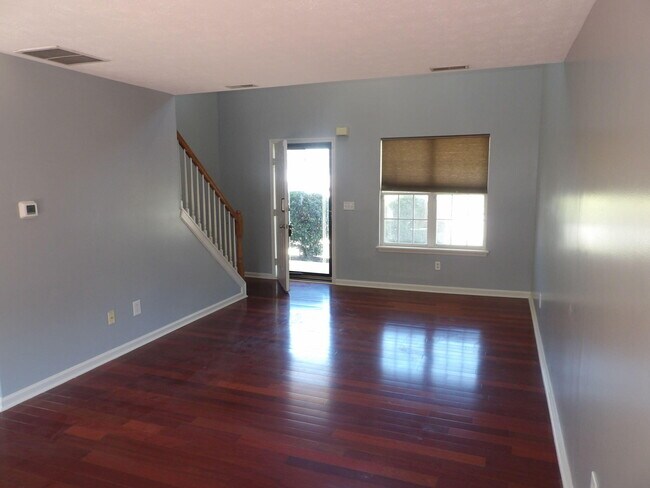 Foto del edificio - 123 Serena Way