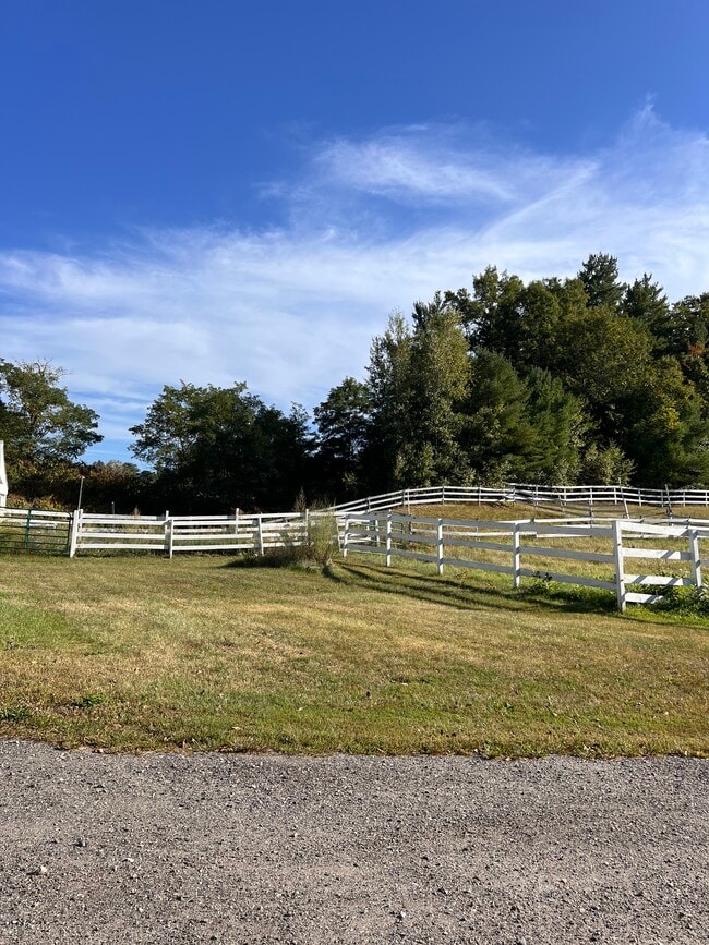 Building Photo - 555 Fort Hill Rd