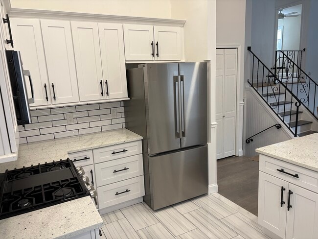 Foto del edificio - 93 Hazlet Ave