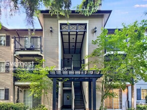 Building Photo - 916 3rd Ave
