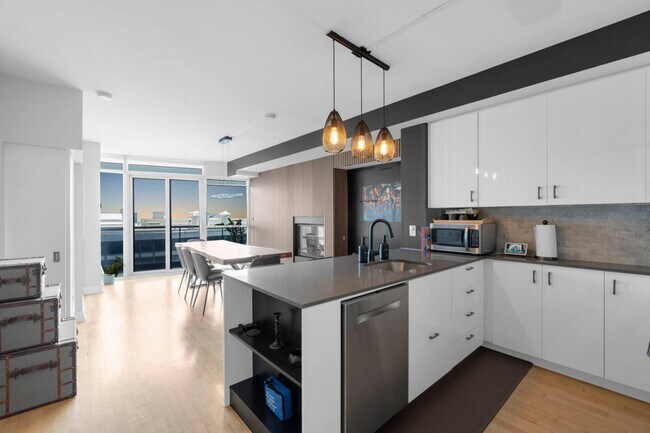 Building Photo - 224 Carlton St.