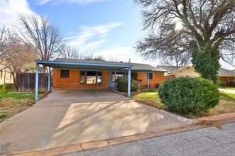 Building Photo - 501 N La Salle Dr