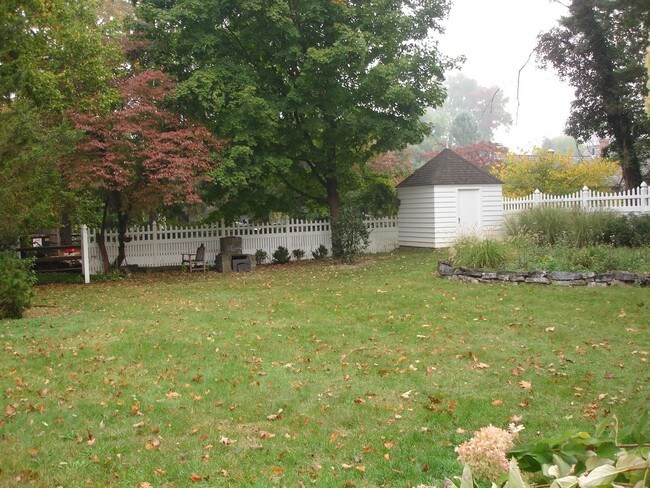 Building Photo - 3 br, 1.5 bath House - 2037 LITITZ PIKE