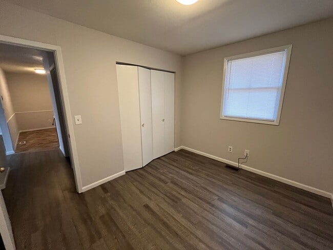 Building Photo - 225 Teakwood