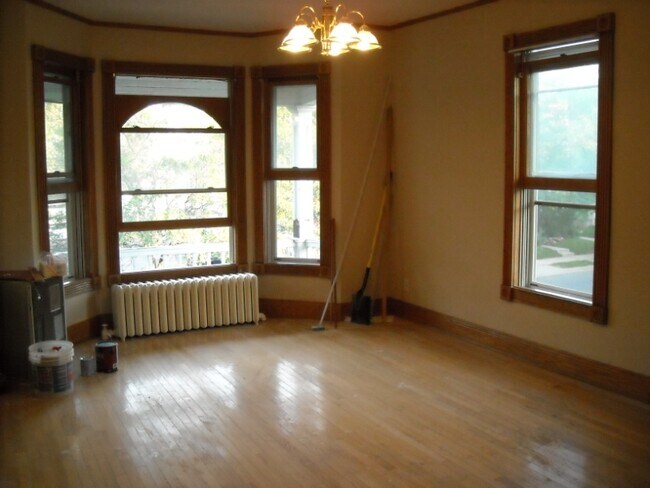 Foto del edificio - 2404 Dupont Ave S