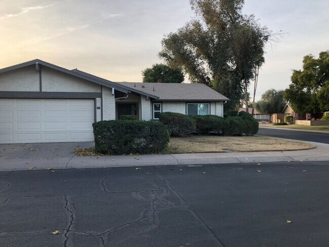 Foto del edificio - Updated home with lake views in Leisure World.  A 45+ Active Adult Resort Community.  Available M...