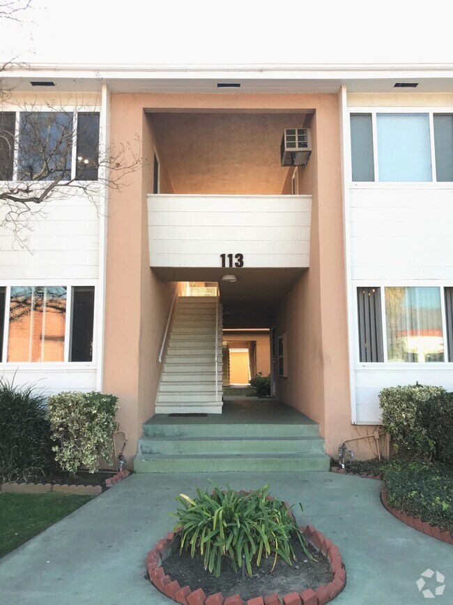 Chandler Park Apartments for Rent with Hardwood Floors Burbank, CA 11 Rentals