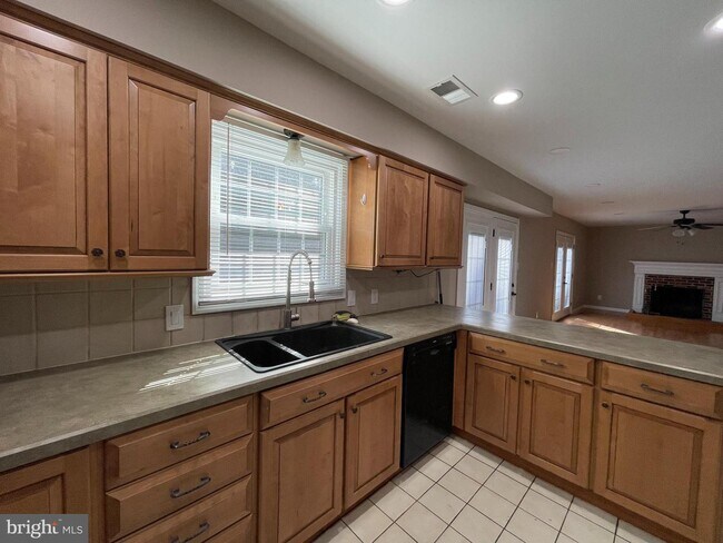 Building Photo - 106 Viewpoint Dr