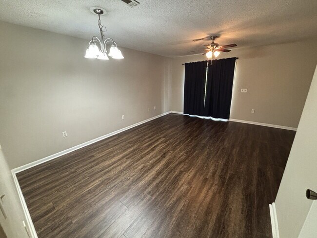 Foto del edificio - 137 Candlebrook Dr
