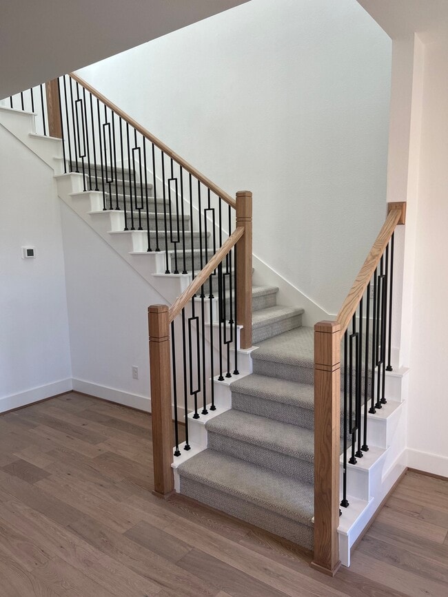 Building Photo - 8903 Cave Springs Mews