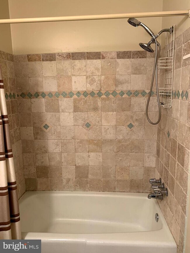 Foto del edificio - 236 Watts Branch Pkwy