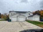 Foto principal - Darling 3 Bed, 1.5 Bath Triplex w/ Garage ...