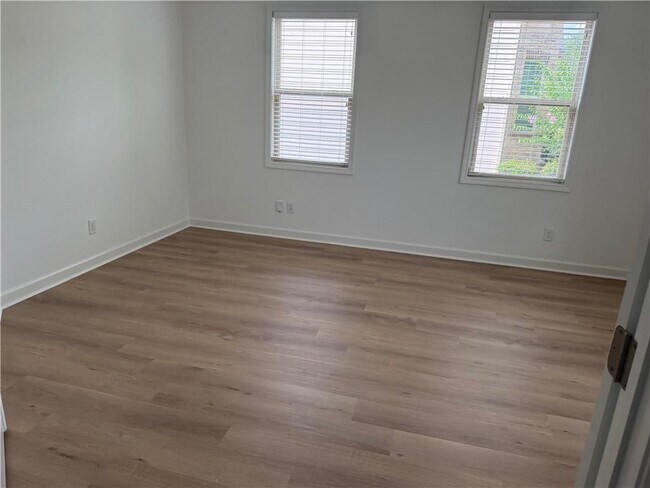 Building Photo - 325 Cranbrooke Cir