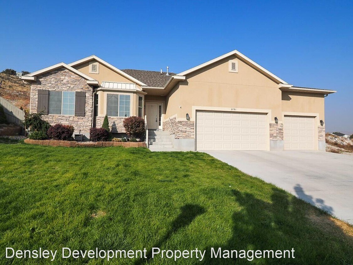 Primary Photo - 3 br, 2 bath House - 3791 N Wyatt Earp Ave