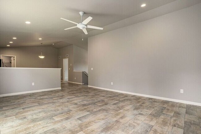 Building Photo - 17461 Silver Maple St