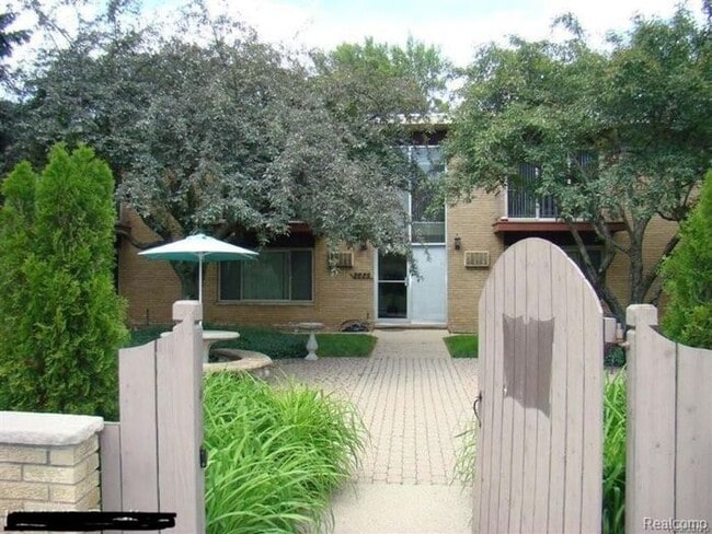 Building Photo - Walking distance to Downtown Birmingham!