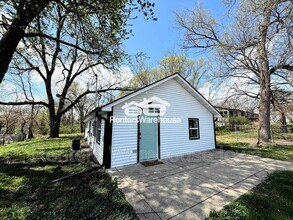 Building Photo - 4076 Indianola Ave