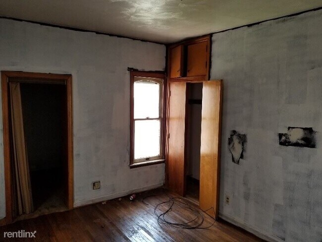 Foto del edificio - 3 br, 1 bath House - 227 Main St