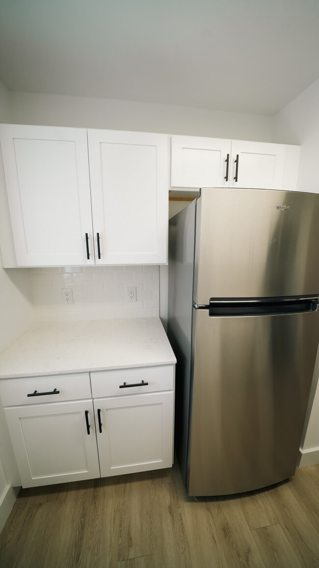 Kitchen with Electric Appliances - Southgate Gardens Apartments