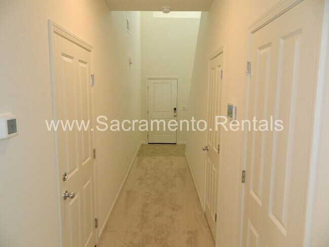 Foto del edificio - Newer Natomas Area 4bd/3ba Home with 2 Car...