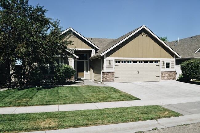 Building Photo - 3569 S Pompei Ave