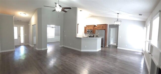 Building Photo - 439 Red Bud Rd