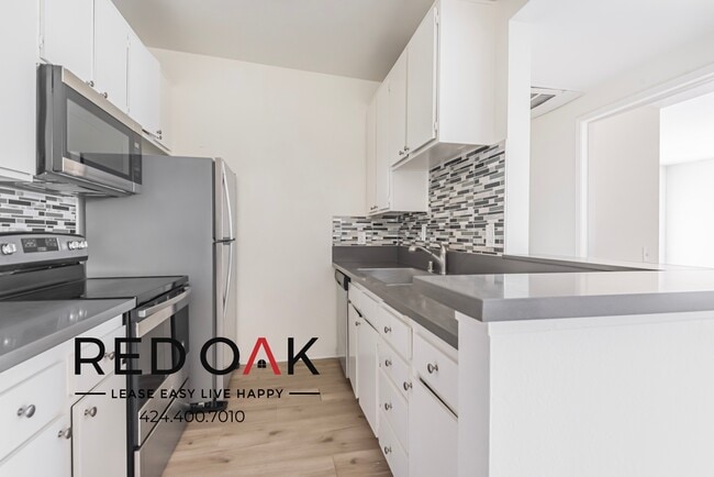 Building Photo - Beautiful Two Bedroom Drenched in Natural ...
