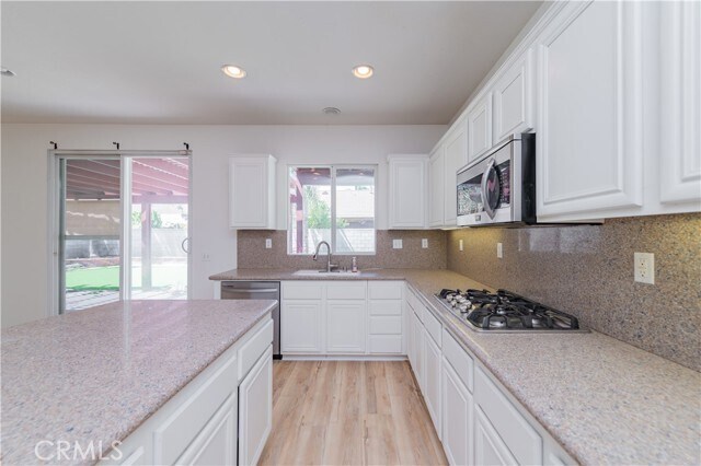 Foto del edificio - 6751 Lake Springs St
