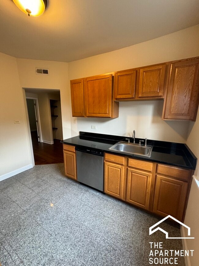 Foto del edificio - 2440 N Hamlin Ave