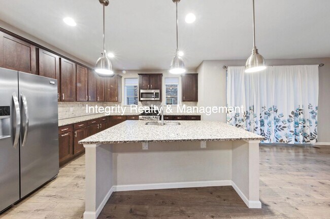 Foto del edificio - 3 Bed/2.5 Bath Townhome, 1999 sq ft, 2160 Meadows Blvd Unit A