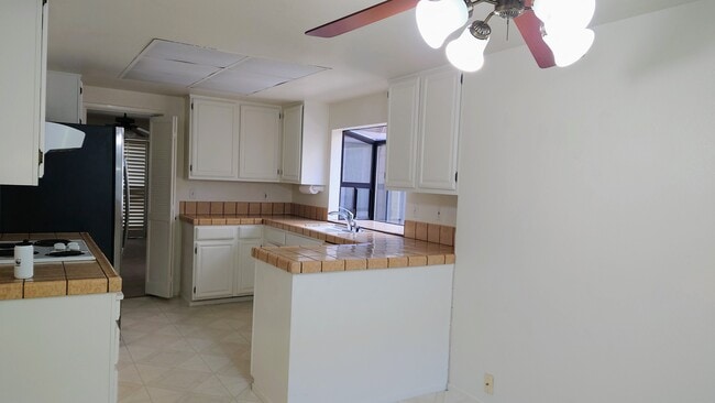 Building Photo - 636 Montezuma Ct