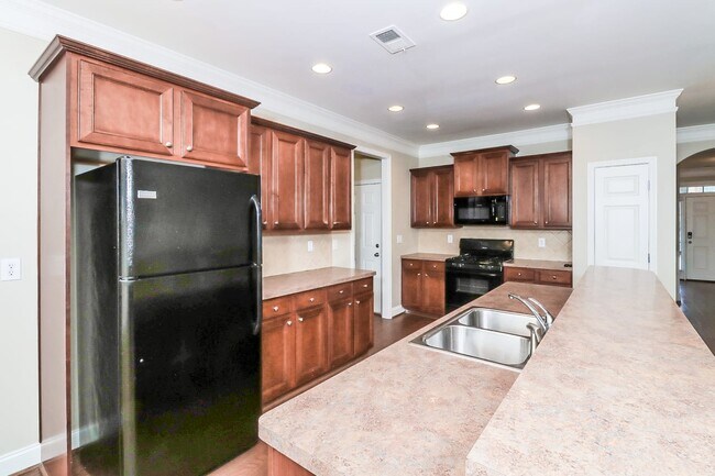Building Photo - 501 Wicklow Pl #P
