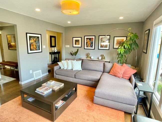 Foto del edificio - Miraloma Park Spacious, Beautiful, Remodel...