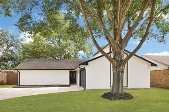 Building Photo - 7410 Woodoak Dr Building Photo - 7410 Woodoak Dr