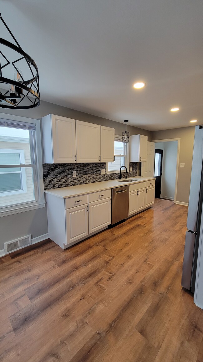 Building Photo - 3643 E Van Norman Ave